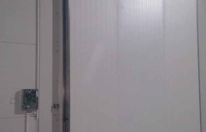 chladirenska-vrata-Prisovice-3-x-4-m